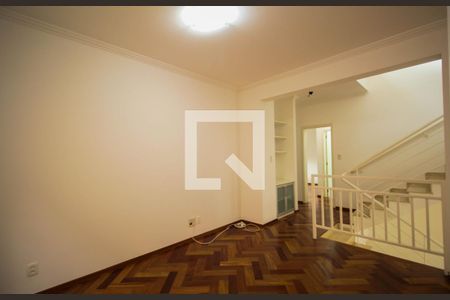 Casa de condomínio à venda com 523m², 4 quartos e 4 vagas Casa de condomínio à venda com 523m², 4 quartos e 4 vagasSala 4