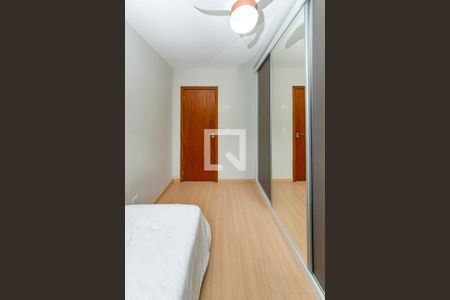 Apartamento à venda com 115m², 4 quartos e 2 vagasQuarto 4