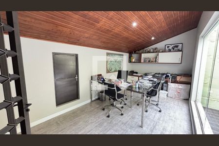 Casa à venda com 450m², 4 quartos e 3 vagasSótão - Escritorio