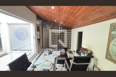 Casa à venda com 450m², 4 quartos e 3 vagasSótão - Escritorio