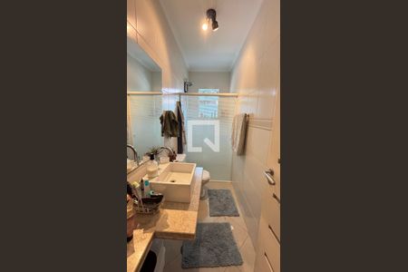 Casa à venda com 450m², 4 quartos e 3 vagasBanheiro da Suíte 2