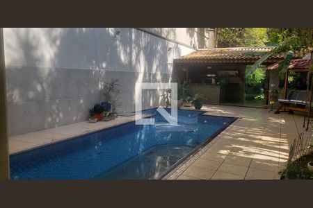 Casa à venda com 450m², 4 quartos e 3 vagasPiscina