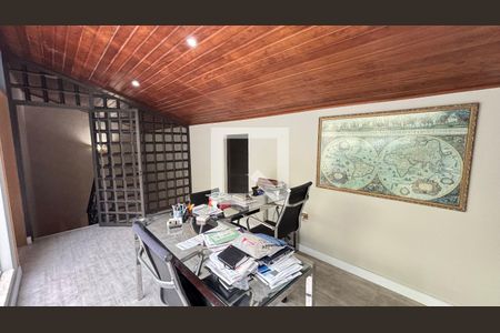 Casa à venda com 450m², 4 quartos e 3 vagasSótão - Escritorio