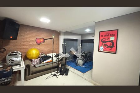 Casa à venda com 450m², 4 quartos e 3 vagasPorão - Estudio