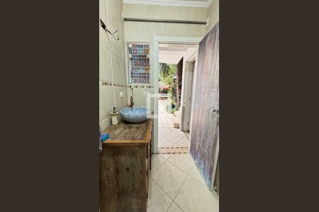 Casa à venda com 450m², 4 quartos e 3 vagasBanheiro da Piscina