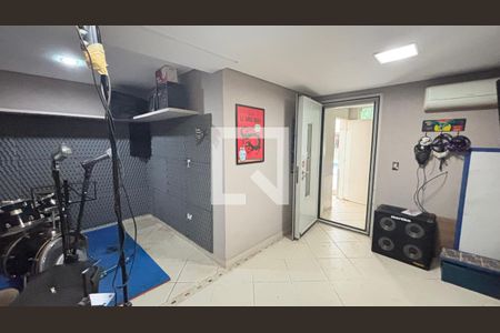 Casa à venda com 450m², 4 quartos e 3 vagasPorão - Estudio