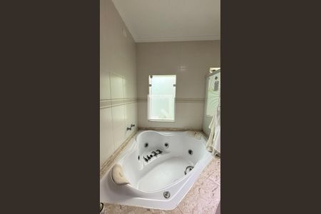 Casa à venda com 450m², 4 quartos e 3 vagasBanheiro da Suíte 1