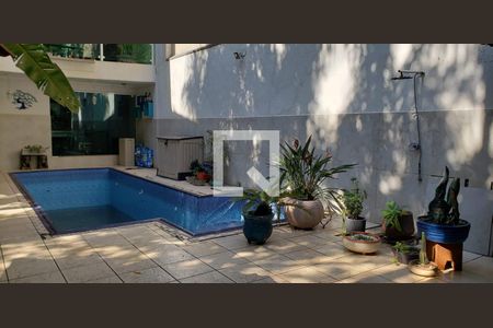 Casa à venda com 450m², 4 quartos e 3 vagasPiscina