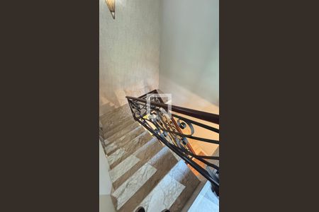 Casa à venda com 450m², 4 quartos e 3 vagasEscada