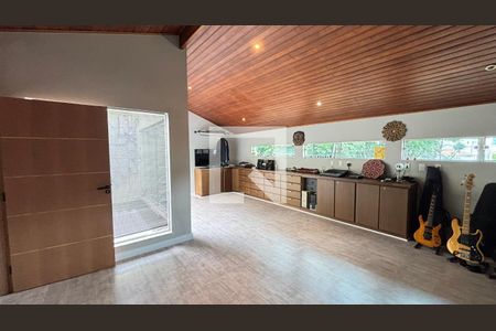 Casa à venda com 450m², 4 quartos e 3 vagasSótão - Estudio