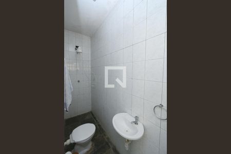 Casa para alugar com 411m², 5 quartos e 4 vagasBanheiro de serviço