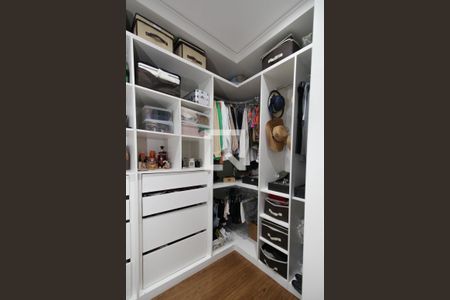 Apartamento à venda com 96m², 2 quartos e 2 vagasCloset Suíte 1