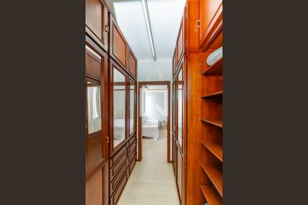 Apartamento à venda com 350m², 5 quartos e 3 vagasCloset da suíte 2