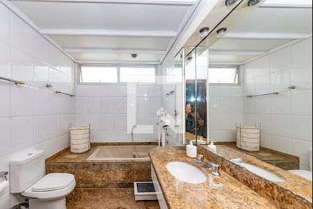 Apartamento à venda com 350m², 5 quartos e 3 vagasBanheiro da Suíte 1