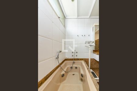 Apartamento à venda com 350m², 5 quartos e 3 vagasBanheiro da Suíte 1