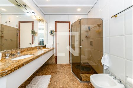 Apartamento à venda com 350m², 5 quartos e 3 vagasBanheiro da Suíte 1