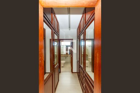 Apartamento à venda com 350m², 5 quartos e 3 vagasCloset da suíte 2