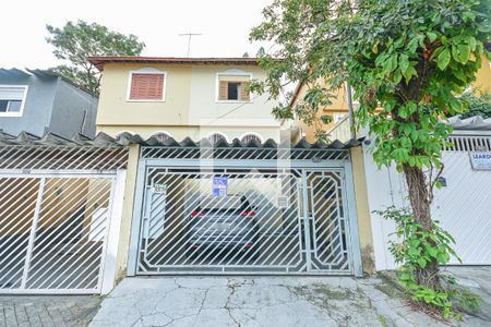 Casa à venda com 140m², 3 quartos e 2 vagasFachada