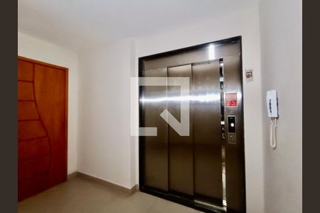 Apartamento à venda com 64m², 2 quartos e 1 vagaPortaria
