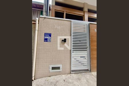 Apartamento à venda com 64m², 2 quartos e 1 vagaFachada com cartaz QA