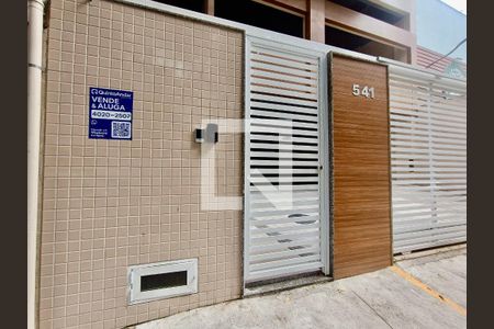 Apartamento à venda com 64m², 2 quartos e 1 vagaFachada com cartaz QA