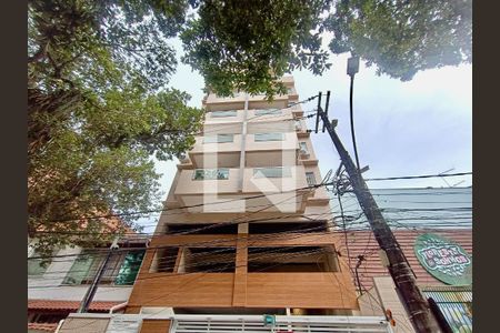 Apartamento à venda com 64m², 2 quartos e 1 vagaFachada com cartaz QA