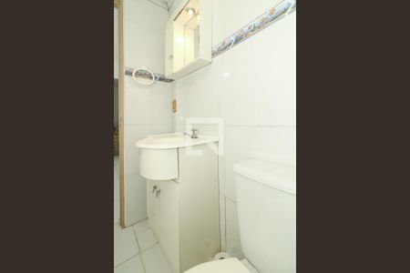 Banheiro de apartamento à venda com 1 quarto, 35m² em Humaitá, Porto Alegre