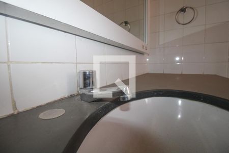 Apartamento à venda com 201m², 4 quartos e 2 vagas Apartamento à venda com 201m², 4 quartos e 2 vagasBanheiro da Suíte 1