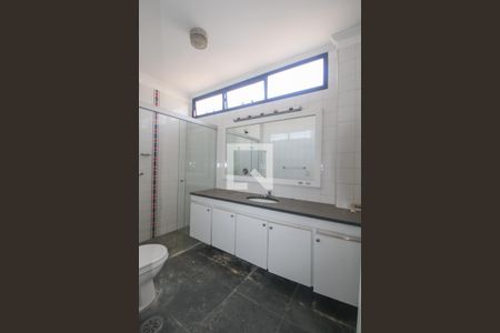 Apartamento à venda com 201m², 4 quartos e 2 vagas Apartamento à venda com 201m², 4 quartos e 2 vagasBanheiro 1