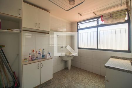 Apartamento à venda com 201m², 4 quartos e 2 vagas Apartamento à venda com 201m², 4 quartos e 2 vagasÁrea de Serviço