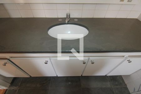 Apartamento à venda com 201m², 4 quartos e 2 vagas Apartamento à venda com 201m², 4 quartos e 2 vagasBanheiro da Suíte 1