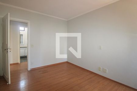 Apartamento à venda com 201m², 4 quartos e 2 vagas Apartamento à venda com 201m², 4 quartos e 2 vagasQuarto 2