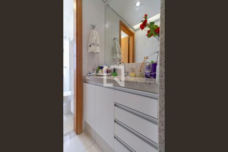 Apartamento à venda com 88m², 3 quartos e 2 vagasBanheiro social