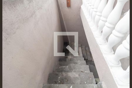 Casa para alugar com 100m², 2 quartos e 1 vagaEscada