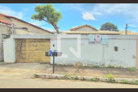 Casa à venda com 101m², 3 quartos e 2 vagasFachada