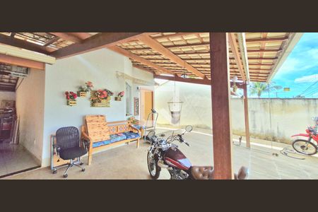 Casa à venda com 101m², 3 quartos e 2 vagasVaranda de frente