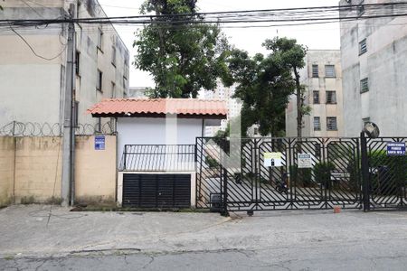 Apartamento para alugar com 52m², 2 quartos e 1 vagaFachada do condomínio - Placa instalada no muro