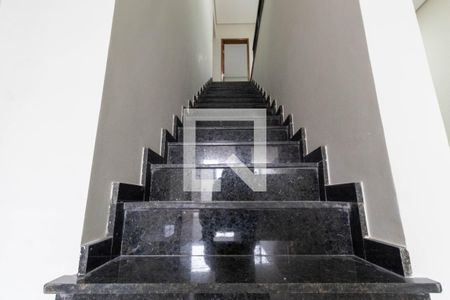 Escada de casa à venda com 3 quartos, 174m² em Jardim Piratininga, São Paulo