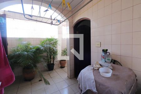 Casa à venda com 360m², 4 quartos e 2 vagasÁrea de Serviço