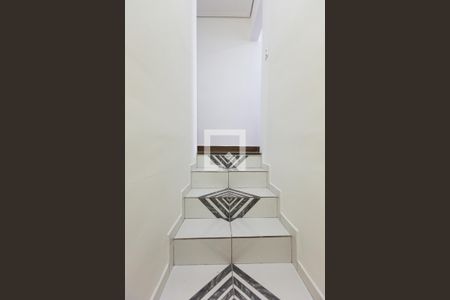 Escada de casa para alugar com 3 quartos, 150m² em Vila Carmosina, São Paulo