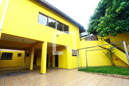 Casa à venda com 140m², 4 quartos e 8 vagasFachada