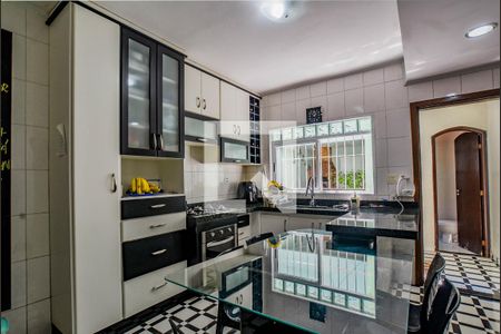 Casa à venda com 134m², 3 quartos e 2 vagas Casa à venda com 134m², 3 quartos e 2 vagasCozinha