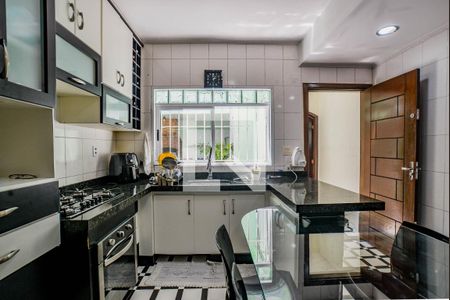 Casa à venda com 134m², 3 quartos e 2 vagas Casa à venda com 134m², 3 quartos e 2 vagasCozinha