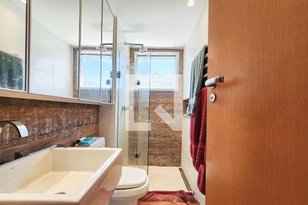 Apartamento à venda com 95m², 2 quartos e 1 vaga Apartamento à venda com 95m², 2 quartos e 1 vagaBanheiro Social