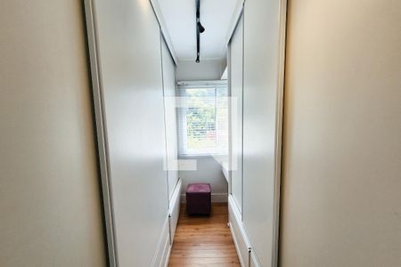 Apartamento à venda com 95m², 2 quartos e 1 vaga Apartamento à venda com 95m², 2 quartos e 1 vagaCloset da Suíte