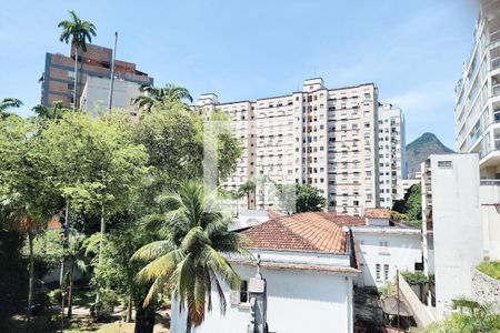 Apartamento à venda com 95m², 2 quartos e 1 vaga Apartamento à venda com 95m², 2 quartos e 1 vagaVista