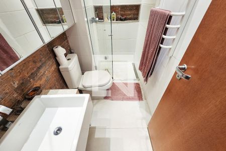 Apartamento à venda com 95m², 2 quartos e 1 vaga Apartamento à venda com 95m², 2 quartos e 1 vagaBanheiro da Suíte