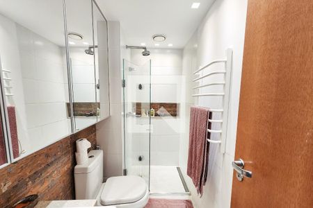 Apartamento à venda com 95m², 2 quartos e 1 vaga Apartamento à venda com 95m², 2 quartos e 1 vagaBanheiro da Suíte