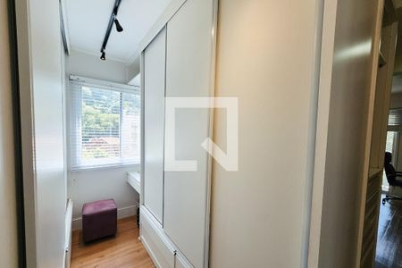 Apartamento à venda com 95m², 2 quartos e 1 vaga Apartamento à venda com 95m², 2 quartos e 1 vagaCloset da Suíte