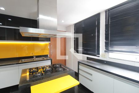 Apartamento à venda com 196m², 3 quartos e 2 vagasCozinha e Área de Serviço